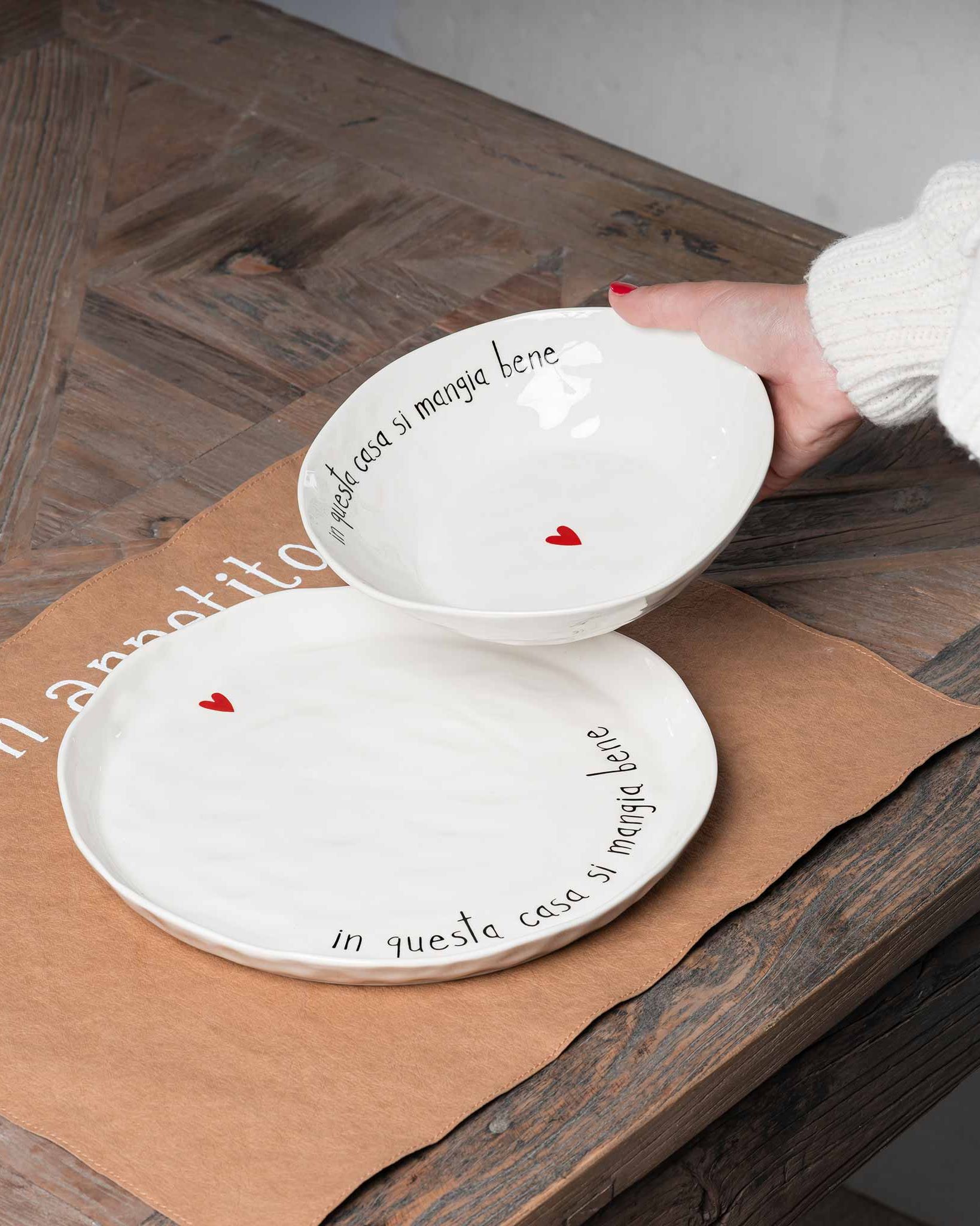 Set 2 Piatti fondi In questa casa si mangia bene