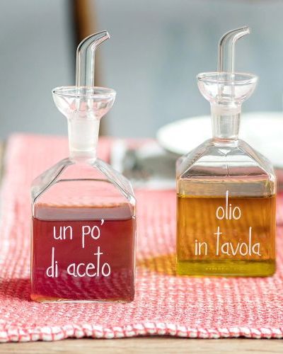 Set 2 Bottiglie Olio in Tavola/Un pò di Aceto