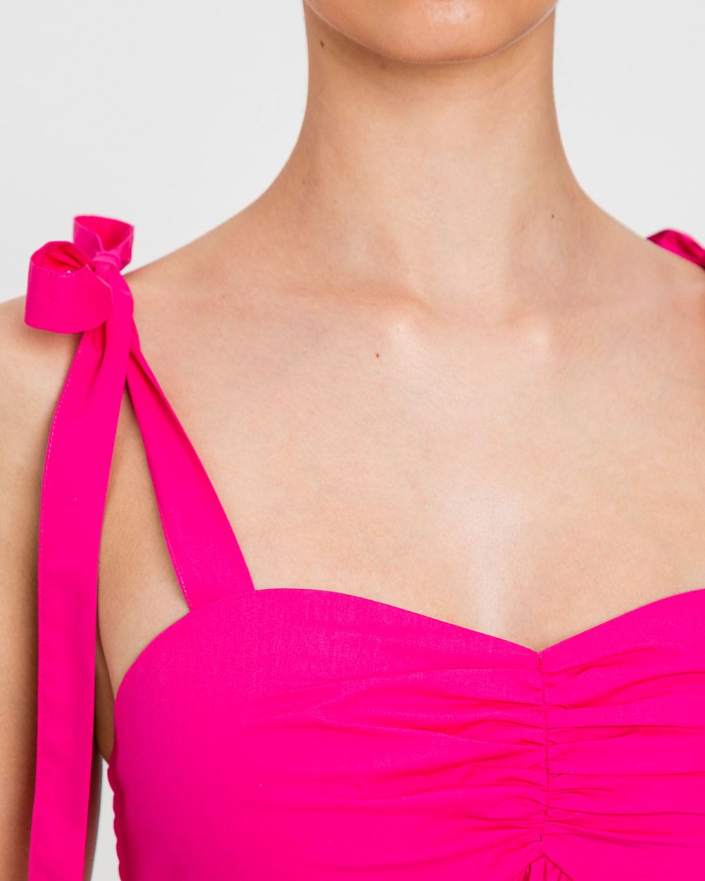 Abito Asimmetrico con Bretelle e Ricamo Crochet