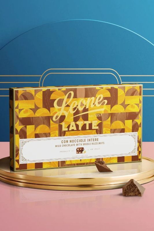 Blocco di Cioccolato al Latte con Nocciole intere 750g