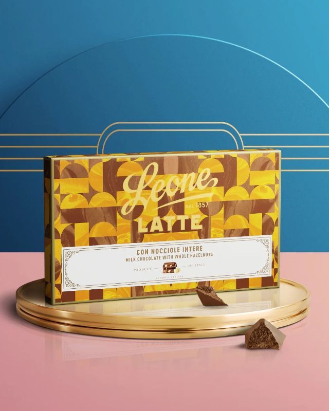 Blocco di Cioccolato al Latte con Nocciole intere 750g